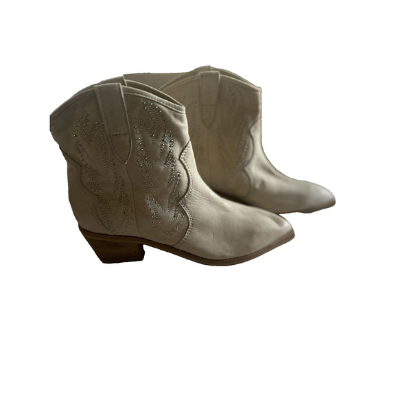 DOLCE VITA Point Toe Block Heel Fx Suede Western Ankle Booties Ivory Cream Sz 6 - Picture 6 of 13